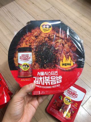 [서울시스터즈] CU 김치 4총사 세트-김치볶음밥, 김치큐브닭, 김치바삭김, 김치아몬드 — 5점을 준 리뷰어가 2021년 9월 올린 사용 사진