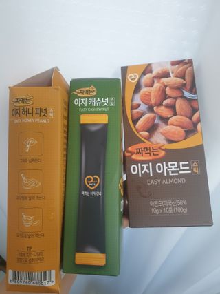 짜먹는 이지견과 짜먹는 이지아몬드, 짜먹는 이지허니피넛, 짜먹는 이지캐슈넛 각 10g X  10포 — 5점을 준 리뷰어가 2021년 2월 올린 사용 사진