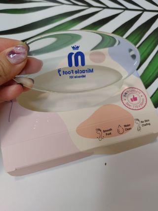 미라클풋 유리발각질제거기 물없이 쓱싹쓱싹 몇번만에 발각질 완벽제거 — 5점을 준 리뷰어가 2021년 10월 올린 사용 사진