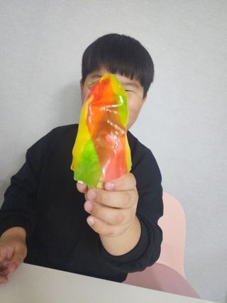(주) 피치코리아 레인보우 롤팝젤리 후르츠믹스x10개입 — 5점을 준 리뷰어가 2023년 11월 올린 사용 사진