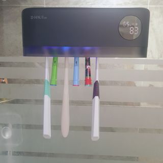 디하우트 랩 디하우트랩 UV 무선 칫솔살균기하루 8회 자동 살균 — 5점을 준 리뷰어가 2021년 11월 올린 사용 사진