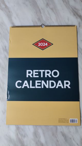 리훈 2024년 레트로 달력 벽달력 + 탁상달력 — 3점을 준 리뷰어가 2023년 9월 올린 사용 사진