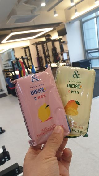 비타앤C 레몬맛, 망고맛 — 5점을 준 리뷰어가 2021년 5월 올린 사용 사진