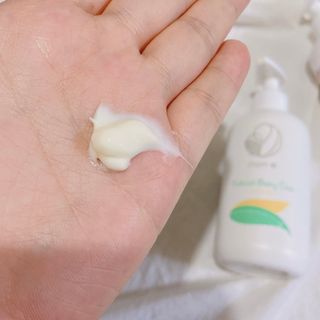 mom e 맘이 내추럴 베이비 케어 샴푸앤바스+로션 — 5점을 준 리뷰어가 2021년 1월 올린 사용 사진