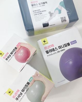 [트라택] 홈 필라테스 SET [미니짐볼+웨이트볼(0.5kg&1kg+요가블럭] — 5점을 준 리뷰어가 2022년 7월 올린 사용 사진