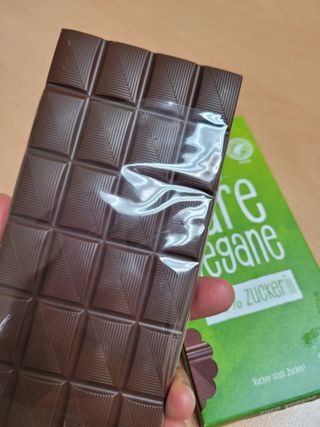 당류2g 자일리톨로 단맛을낸 슈카 퓨어비건 무설탕초콜릿 Xucker vegan 2개입 — 5점을 준 리뷰어가 2021년 4월 올린 사용 사진