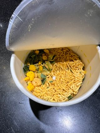 NISSIN 닛신 컵누들  4종 - 씨푸드오리지날, 씨푸드 스파이시, 씨푸드 커리, 씨푸드 XO소스 — 5점을 준 리뷰어가 2023년 1월 올린 사용 사진
