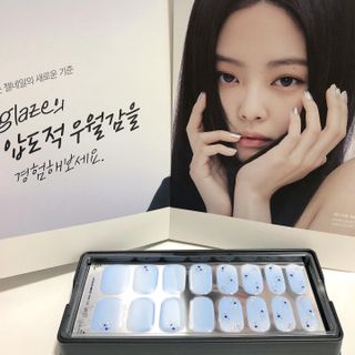 데싱디바 글레이즈 젤네일 스노쿨링 네일_5종 중 택 1 — 4.5점을 준 리뷰어가 2021년 8월 올린 사용 사진