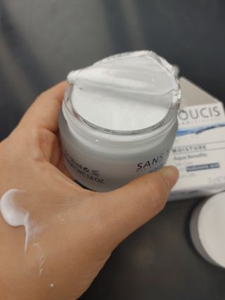 산수시 아쿠아 베네핏 24h 수부지 물광 속건조 수분크림 50ml — 5점을 준 리뷰어가 2021년 7월 올린 사용 사진