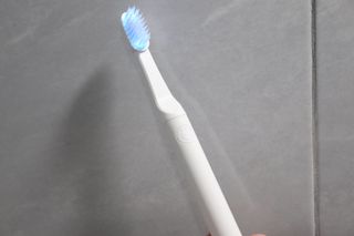 트로마츠 심플 미세전류 칫솔 — 4점을 준 리뷰어가 2022년 5월 올린 사용 사진