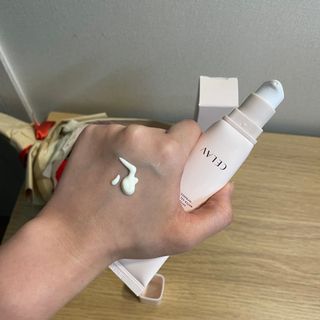 프리마인 선크림만 바꿨을 뿐인데 매일 물 2L챙겨먹고 기초케어 완벽하게 한 물빛피부 완성,셀라브UV프로텍터 — 5점을 준 리뷰어가 2023년 6월 올린 사용 사진