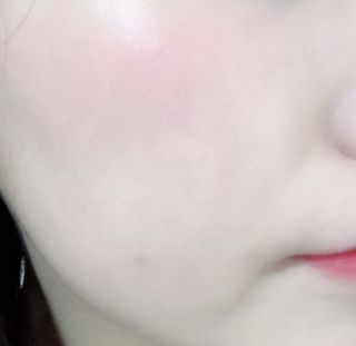 이든미네랄 비건 프레스드 파우더 팩트 — 4점을 준 리뷰어가 2022년 5월 올린 사용 사진