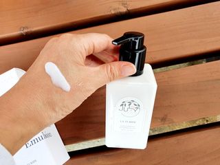 줄라이 모닝 _ JULY MORNING 줄라이모닝 하이드레이팅 퍼퓸드 바디앤핸드 에멀젼 — 5점을 준 리뷰어가 2021년 9월 올린 사용 사진