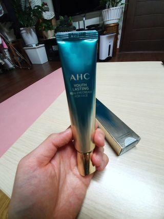 [NEW 탄력유턴 아이크림] AHC 유스 래스팅 리얼 아이크림 포 페이스 — 5점을 준 리뷰어가 2021년 2월 올린 사용 사진