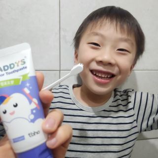닥터데디스 안심불소 튼튼치약(청포도, 민트 중 택 1) 60g + 여행용 미니 치약 15g — 5점을 준 리뷰어가 2022년 12월 올린 사용 사진