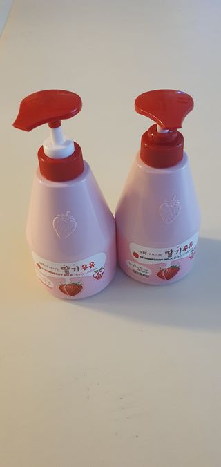 [과일나라] 피부가 마시는 딸기우유 바디클렌저&바디로션 — 5점을 준 리뷰어가 2022년 2월 올린 사용 사진