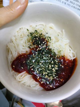 [한면원] 비빔국수 2인분 — 5점을 준 리뷰어가 2022년 8월 올린 사용 사진