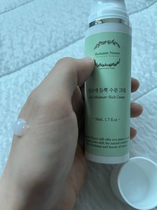 술람미네이처 자연주의 화장품ㅣ속보습 충전 + 민감/트러블 피부 진정 - 알로에 듬뿍 수분 크림 50ml — 5점을 준 리뷰어가 2022년 6월 올린 사용 사진