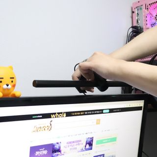 TOMO GRAPHY 나 있을땐 환한 조명 나 없을땐 확실한 살균 ★ DESK LIGHT & STERILIZER [ON] ★ — 5점을 준 리뷰어가 2022년 1월 올린 사용 사진