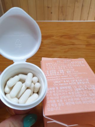 [바이탈스푼] 여성 질 유산균, 유렉스프로바이오틱스 포 우먼 (60캡슐) — 5점을 준 리뷰어가 2022년 7월 올린 사용 사진