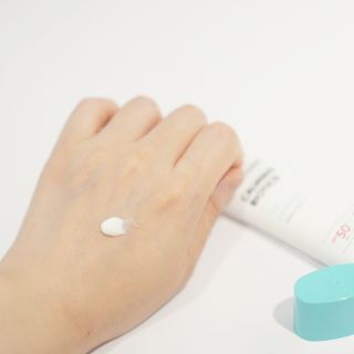 리더스코스메틱 리더스 카밍 바이오틱스 선 에센스 SPF 50+ PA++++ — 5점을 준 리뷰어가 2022년 7월 올린 사용 사진