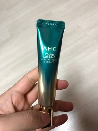 [NEW 탄력유턴 아이크림] AHC 유스 래스팅 리얼 아이크림 포 페이스 — 4점을 준 리뷰어가 2021년 3월 올린 사용 사진