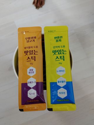 페페로니 맛있는 스틱 - 무항생제 닭고기 15개 + 원양선 참치 15개 — 5점을 준 리뷰어가 2021년 8월 올린 사용 사진