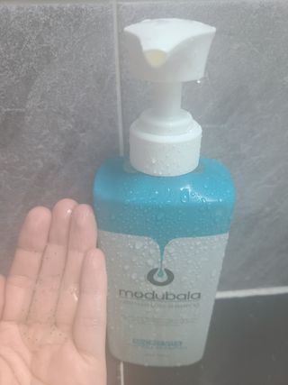 모두발라 마이크로 비타캡슐 탈모샴푸 — 4점을 준 리뷰어가 2021년 12월 올린 사용 사진