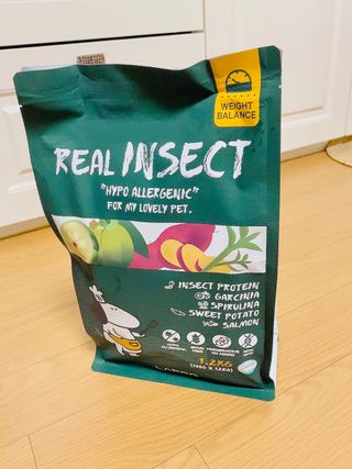 [푸디웜] 라포그  리얼인섹트 웨이트밸런스 저알러지 강아지 사료  1.2KG — 4.5점을 준 리뷰어가 2021년 7월 올린 사용 사진