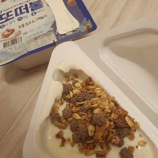 남양유업 또깍 접어 떠먹는 불가리스 2종 — 5점을 준 리뷰어가 2021년 1월 올린 사용 사진