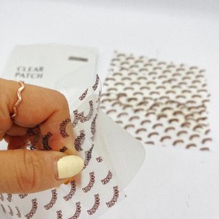 에버렐 아크네 클리어 패치 오리지널(40매) + XL(8매) 1세트, 각 1개씩 — 5점을 준 리뷰어가 2022년 5월 올린 사용 사진