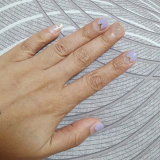 [네일가게] 햇빛에 닿으면 색이 변하는 신기한 햇살 반전 네일스티커 — 5점을 준 리뷰어가 2021년 8월 올린 사용 사진