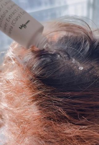 빅그린 카렌듈라(지성두피용)&시카(중건성두피용)탈모샴푸500ml-택1,빅그린 프리미어바이옴탈모앰플팩 60ml — 5점을 준 리뷰어가 2022년 12월 올린 사용 사진