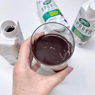 셀렉스스포츠 셀렉스 스포츠 드링크 초콜릿 _ 330ml x 12팩 — 4점을 준 리뷰어가 2021년 11월 올린 사용 사진