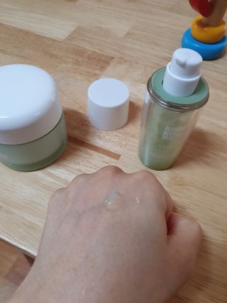 김정문알로에 큐어 큐어 알로에 리프레쉬 젤리 세럼, 큐어 알로에 하이드로 젤리 크림 — 5점을 준 리뷰어가 2021년 4월 올린 사용 사진