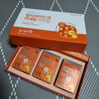 서울약사신협_내몸애발란스멀티비타민앤미네랄파워업_800mg x 90정 — 5점을 준 리뷰어가 2021년 8월 올린 사용 사진