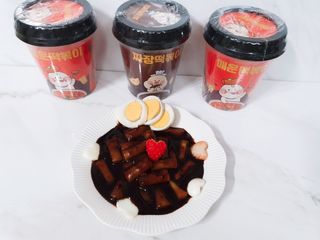 유비쿡 컵떡볶이 매운컵떡볶이2개/ 짜장컵떡볶이 2개  총 4개세트 — 5점을 준 리뷰어가 2021년 2월 올린 사용 사진