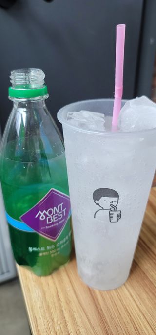 몽베스트 Montbest with Sparkling water Plain 20병 — 5점을 준 리뷰어가 2022년 6월 올린 사용 사진