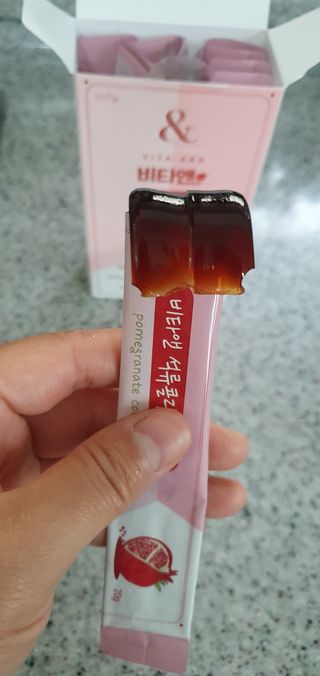 비타앤 석류콜라겐스틱 — 5점을 준 리뷰어가 2021년 5월 올린 사용 사진