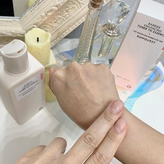 로우퀘스트 베리어 인핸싱 토너투에센스 200ml — 4.5점을 준 리뷰어가 2023년 10월 올린 사용 사진