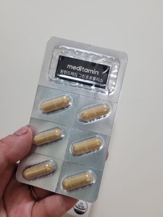 메디타민 원헌드레드 그린프로폴리스 — 5점을 준 리뷰어가 2021년 11월 올린 사용 사진