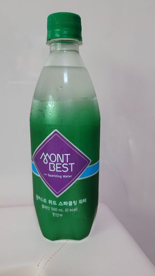 몽베스트 Montbest with Sparkling water Plain 20병 — 5점을 준 리뷰어가 2022년 6월 올린 사용 사진