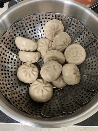 로드몰 [굽네] 컬리플라워 닭가슴살 만두 2종 6팩 — 5점을 준 리뷰어가 2021년 10월 올린 사용 사진