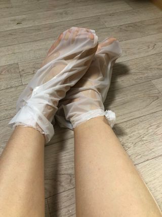소담스퀘어 상암 [레스트업] 리얼 비타민 발 각질팩  Fast 30분 — 5점을 준 리뷰어가 2022년 12월 올린 사용 사진