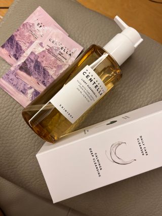 스킨1004 [SKIN1004] 마다가스카르 센텔라 라이트 클렌징 오일 200ml — 5점을 준 리뷰어가 2024년 7월 올린 사용 사진