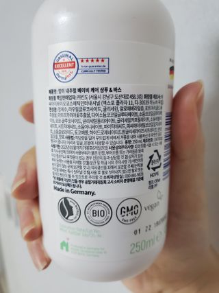 mom e 맘이 내추럴 베이비 케어 샴푸앤바스+로션 — 5점을 준 리뷰어가 2021년 1월 올린 사용 사진