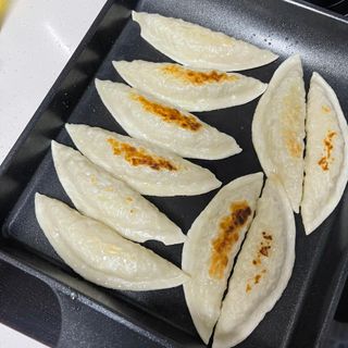 (주)성경순만두 곤약만두.콘치즈만두,삼각당면만두,당면 야끼만두,대구전통 납작만두,떡뽁이 매콤소스,달콤소스 — 5점을 준 리뷰어가 2023년 4월 올린 사용 사진