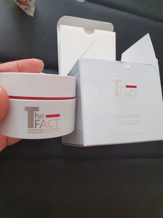 The Fact 더 팩트 내추럴 에스에프엔 에이틴 시니어 크림 — 5점을 준 리뷰어가 2021년 4월 올린 사용 사진