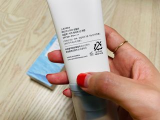 MF[스킨1004] 마다가스카르 센텔라 히알루-시카 워터핏 선세럼 50ml — 5점을 준 리뷰어가 2024년 5월 올린 사용 사진