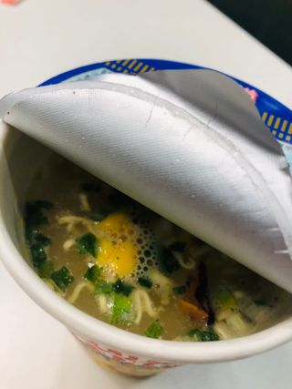 NISSIN 닛신 컵누들  4종 - 씨푸드오리지날, 씨푸드 스파이시, 씨푸드 커리, 씨푸드 XO소스 — 5점을 준 리뷰어가 2022년 4월 올린 사용 사진